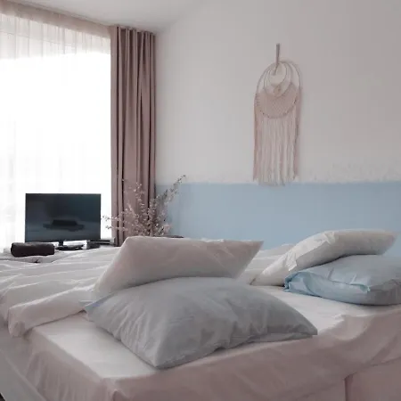 Boho 4 Pools 10min To The *